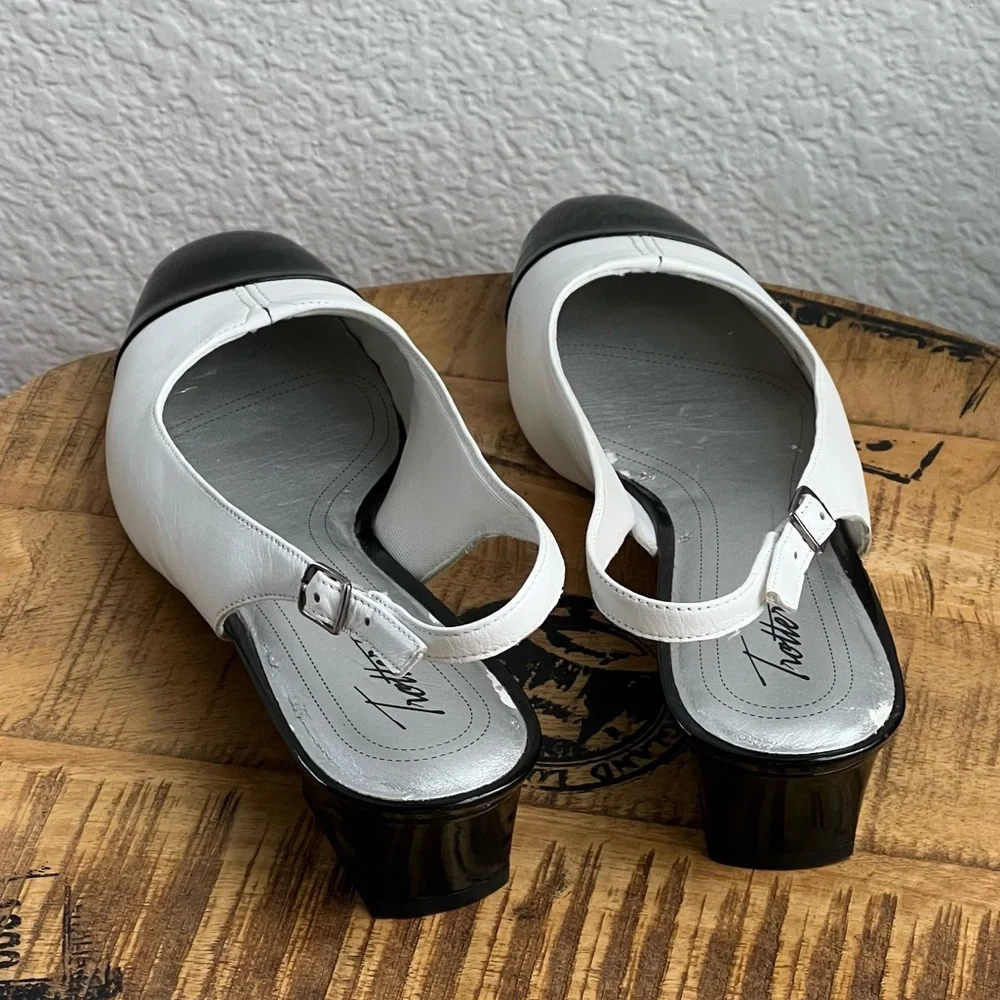 Trotters Leather Two Tone Slingback Kitten Heels Black White 10.5 N